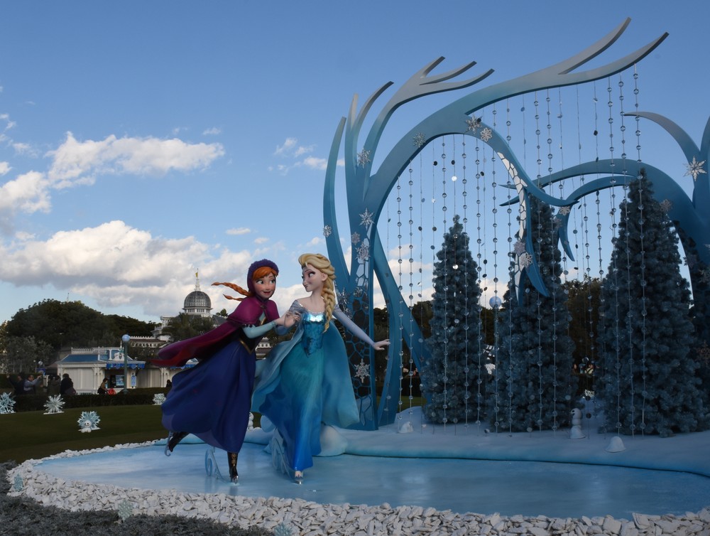 シンデレラ城前プラザ、アナとエルサのフォトロケーション