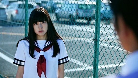 生活のために「神待ち(一晩の支援者を募る)」をしているユーリ（於保佐代子）は、携帯サイトで神を自称するマキガミ(津田寛治)と出会い、自己啓発セミナーの聖堂に連れて行かれる