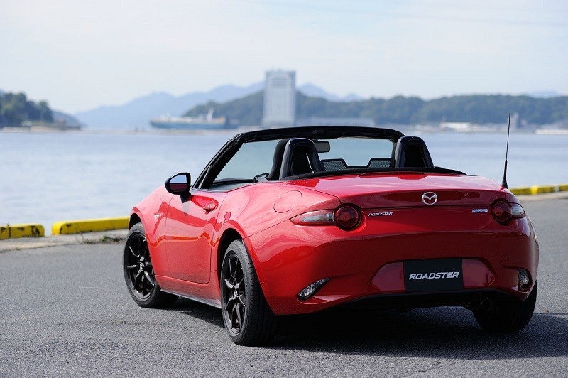 初代ロードスターの象徴的カラー復刻！