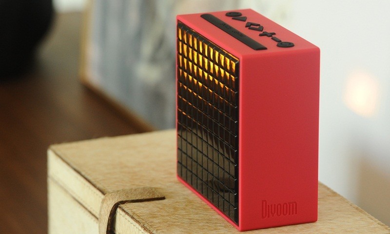 「フロントフェイス」を自由にデザイン　アラームやゲームも