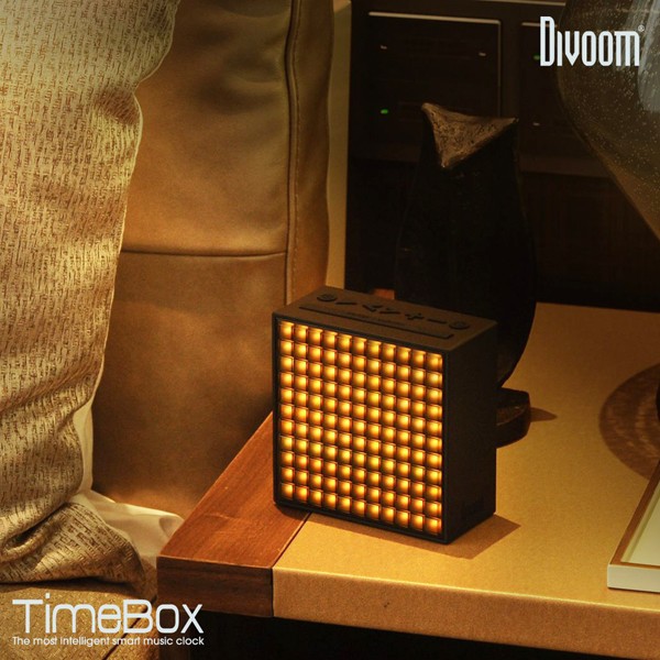 「フロントフェイス」を自由にデザイン　アラームやゲームも