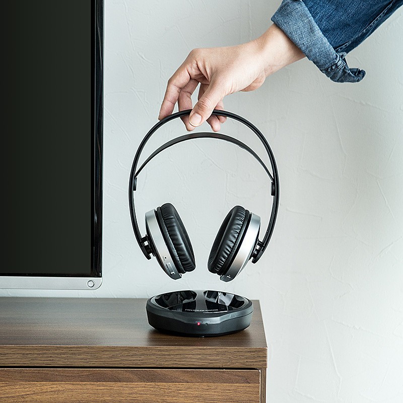 ワイヤレスヘッドホン、送信機に置くだけで充電