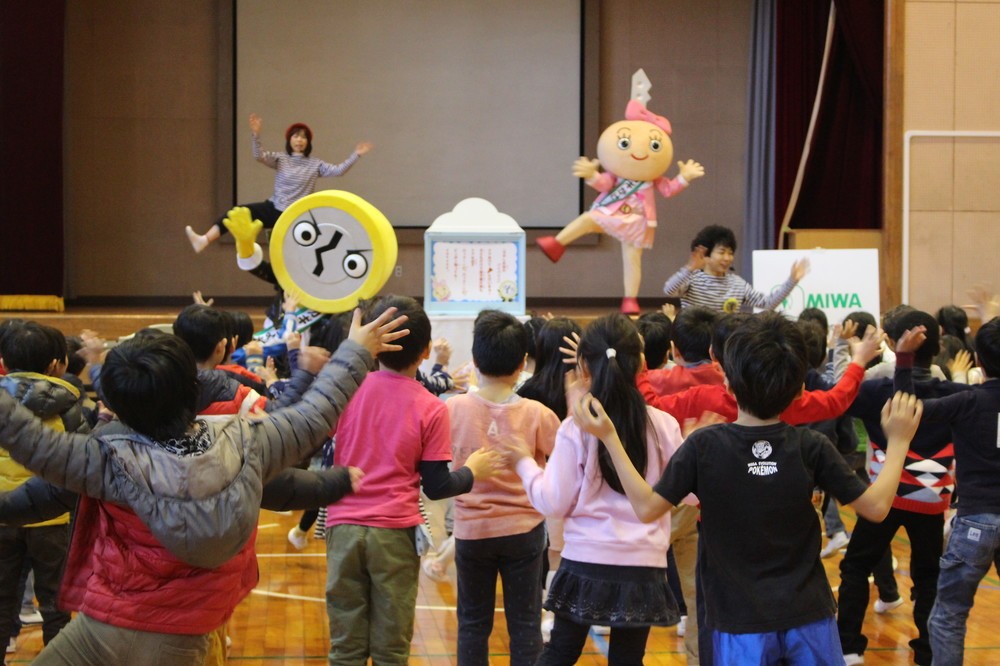 「1ドア2ロックの日」に先駆けて...　鍵メーカーが小学校で「防犯教室」を開催