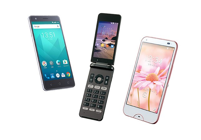 （写真左から）「BLADE V770」、「DIGNO Phone」、「DIGNO W」