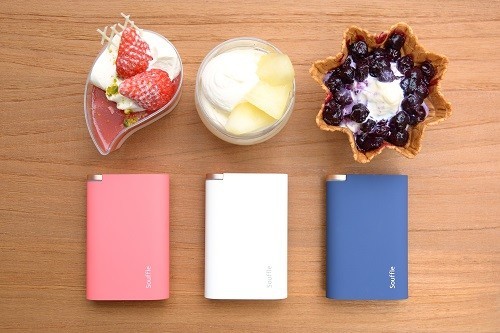 カラーはディープブルー、ピンク、ホワイトの3色