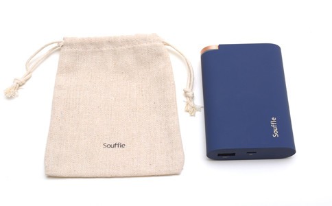 リネン素材製の専用ポーチが付属