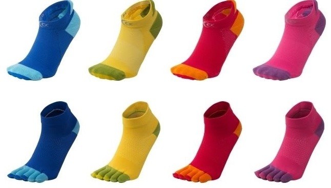 上段の列が通常のソックスタイプ、下段は5本指タイプ