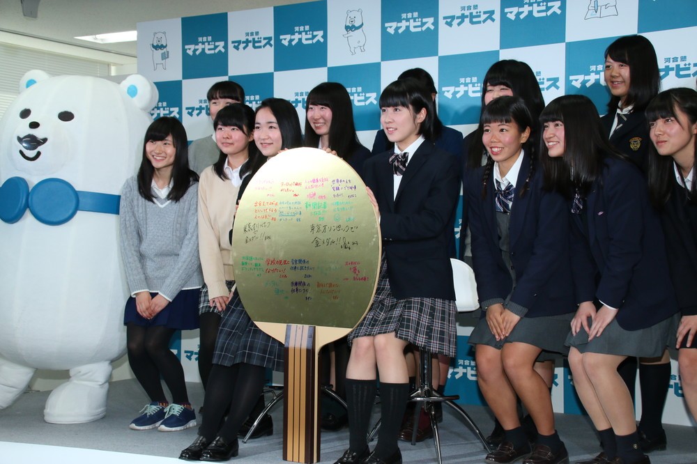 女子高生たちで記念撮影（2017年1月28日撮影）