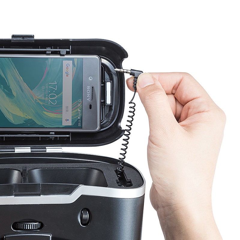 ヘッドホンは3.5mmステレオミニプラグを機器に挿し込んで接続