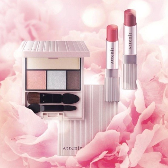 アテニアの17年春の限定メイク「ライティングアイカラー」と「プライムルージュ」