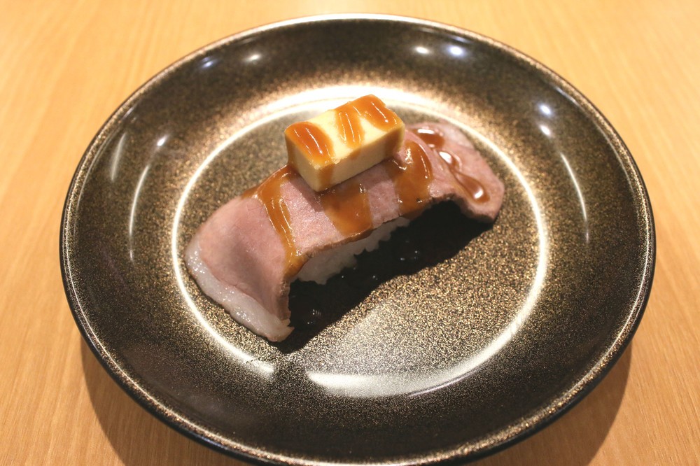 スシロー新作「黒毛和牛ロッシーニ風」　フォアグラとトリュフ風味ソースで