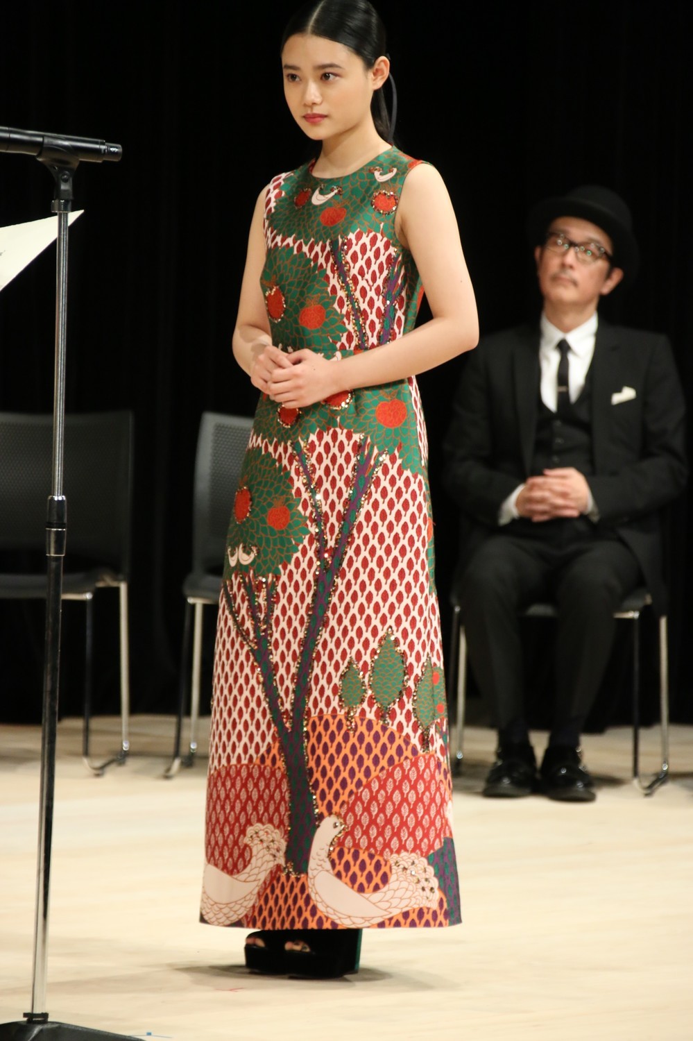 助演女優賞の杉咲花さんのあでやかな衣装に、観客は目を奪われた（2017年2月8日撮影）