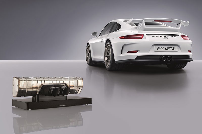 ポルシェのリアルパーツ使った「911サウンドバー」2.1chバーチャルサラウンド