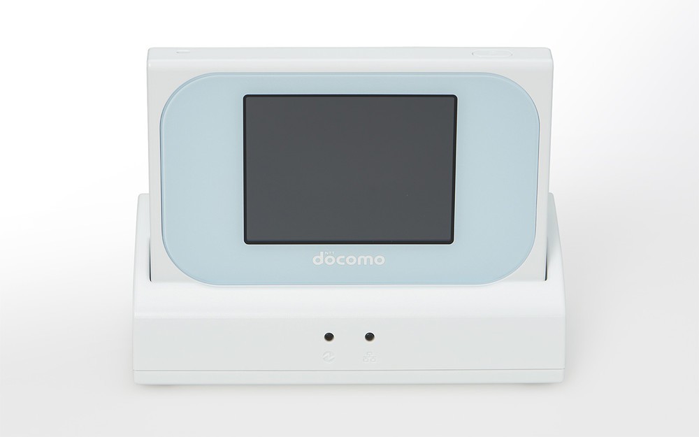 有線LANポートを内蔵したクレードルが付属