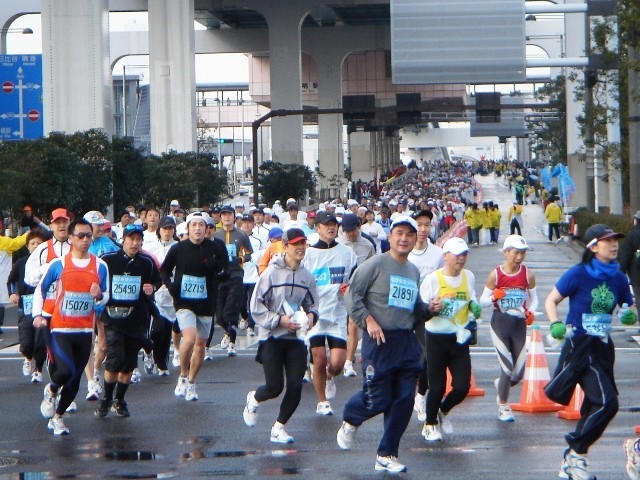 東京マラソン、難所2つ消して高速化したのに　<br />思わぬ「妨害」で世界新がお預けに
