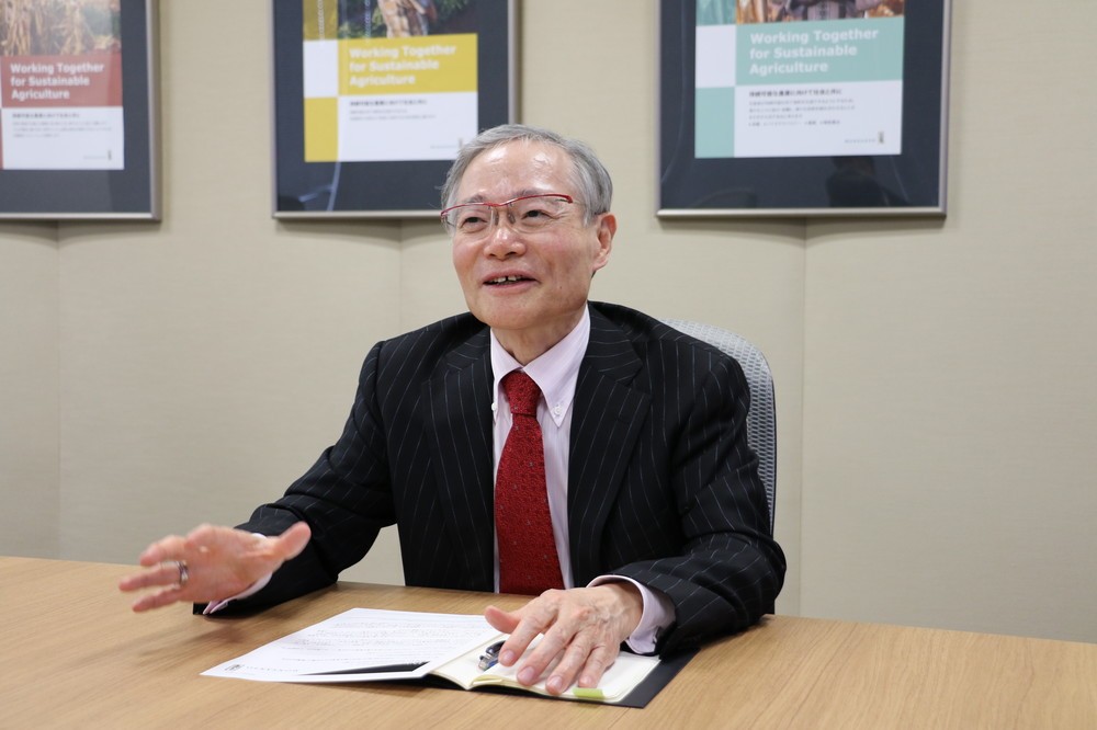 取材に答える日本モンサント・山根精一郎社長