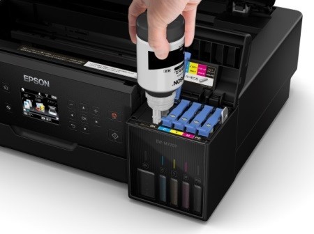 挿入口の形状は色によって異なり、挿し間違えを防止する