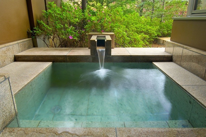 心地よい眠りへと導く入浴指南書を提供