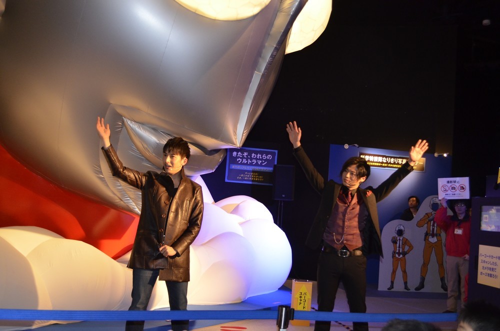 イベントのオープニングセレモニーに参加した、俳優の石黒英雄さん（写真左）と青柳尊哉さん