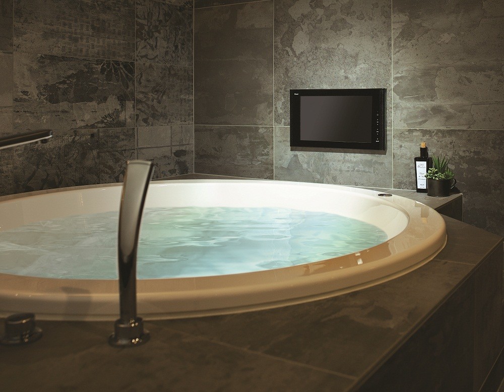 16V型デジタルハイビジョン浴室テレビ　地デジ＆BS／110度CSチューナー内蔵