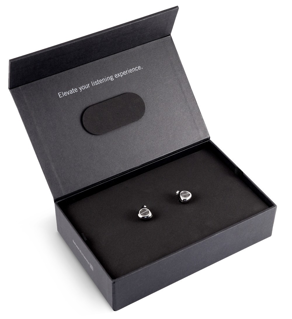 ドイツ工場でのハンドメイド生産