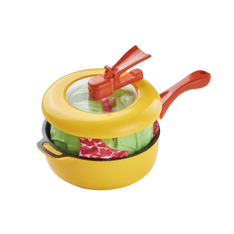 「どっかん春キャベツの丸ごと煮（加熱中）」