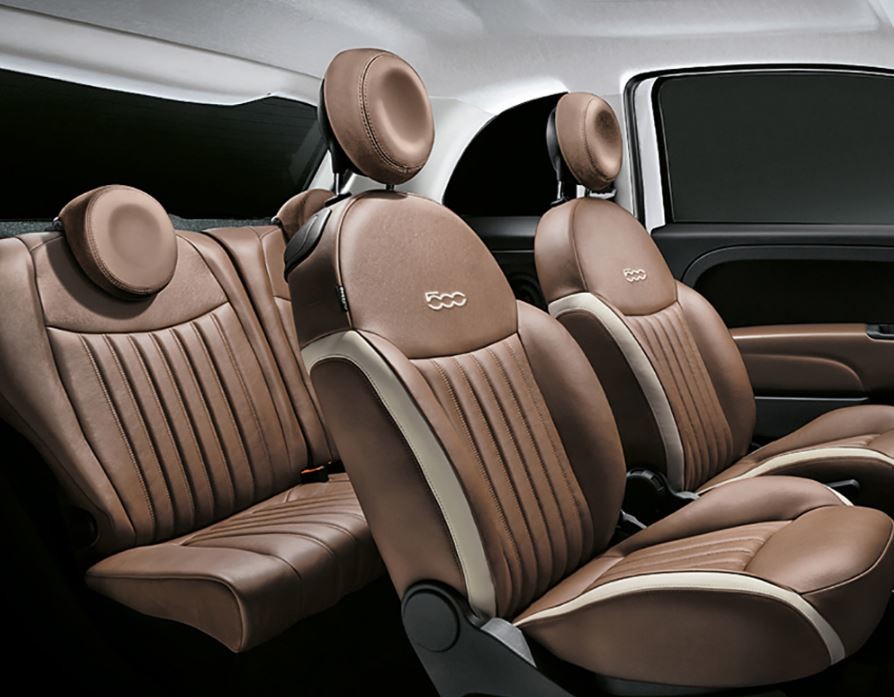 シートのブラウンにしシックでラグジュアリーな雰囲気を演出
