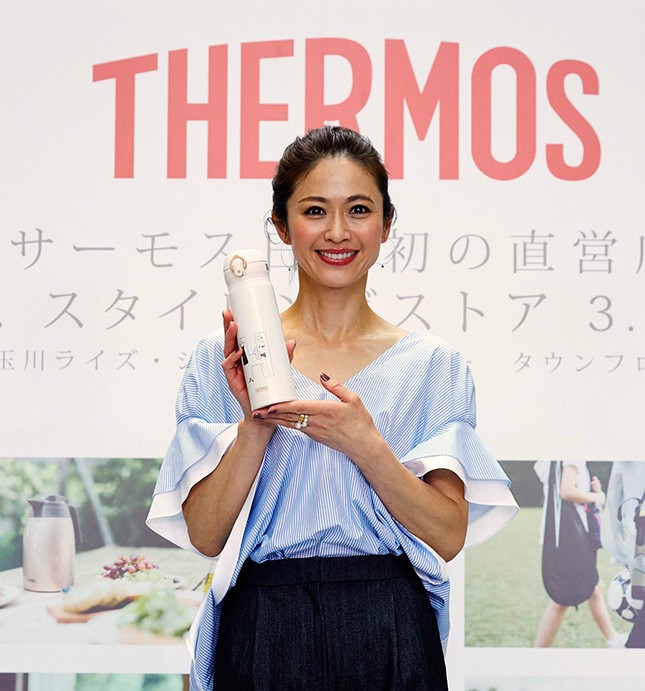 畑野さんは2児のママとは思えない美しさ