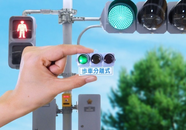 「信号機」がリアルなガチャ商品に　タカラトミー