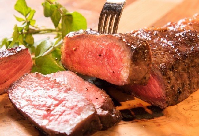 ビーフサーロイン180グラム／925円