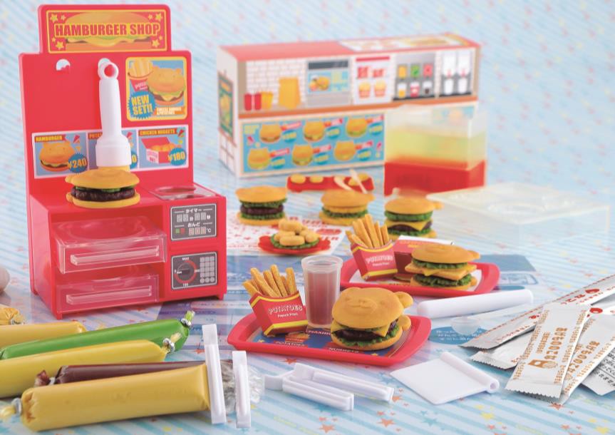 専用の生地をこねて型抜き　「クッキンぷっちん」シリーズ第1弾