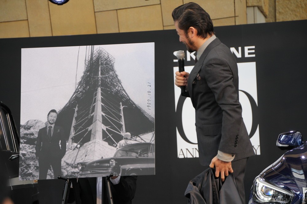 SKYLINEと過去の時代にいるかのような写真を撮れる「タイムスリップフォト」も体験