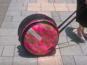 四角はもう古い？丸いスーツケース「Snail」が話題 　「斬新な発想！」「かわいい！」と賞賛の声