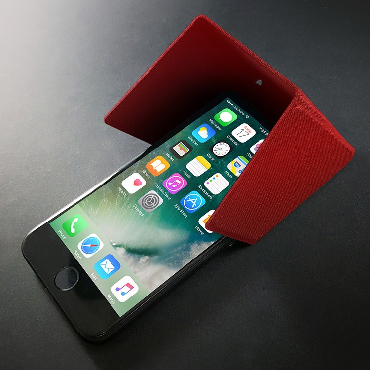 日差しの下でも見やすいサンシェード機能　プライバシー保護やスタンドにもなるiPhone 7向け「iShade PRO」