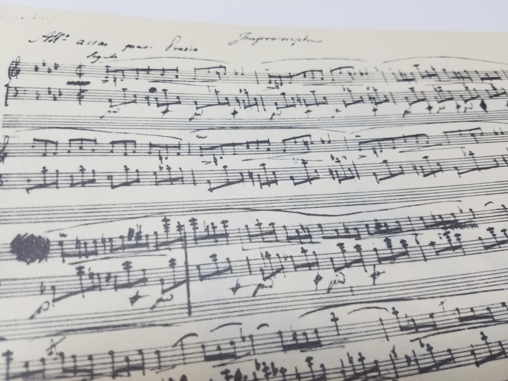 推敲して訂正した跡がみられる