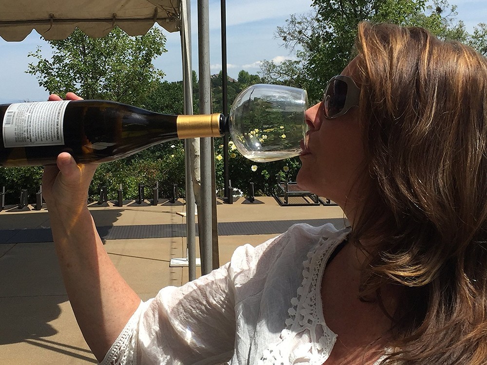 この発想はなかった！　クレイジーすぎるワイングラスが話題