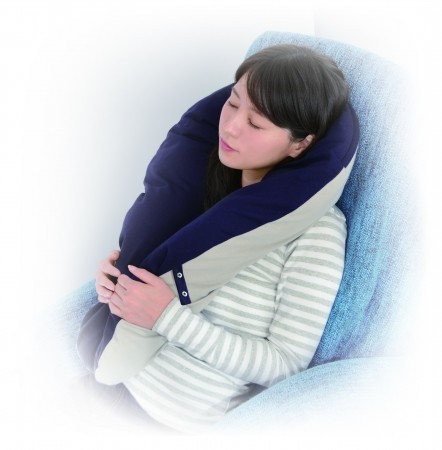 移動が快適な休息時間に早変わり　トラベルピロー「旅する抱かれ枕」発売