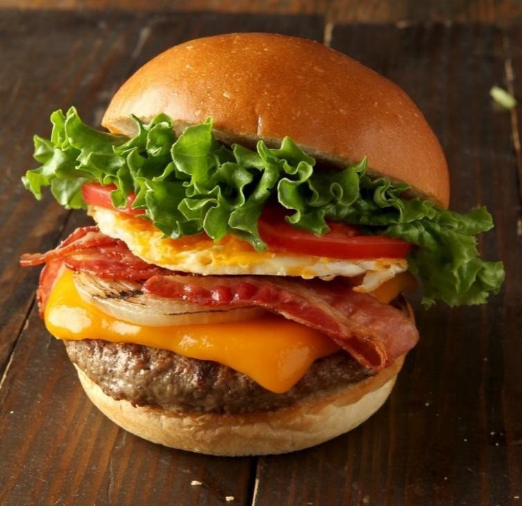 これが「クア・アイナ」の新王道！　贅を尽くした3つのベーコンエッグバーガーがデビュー