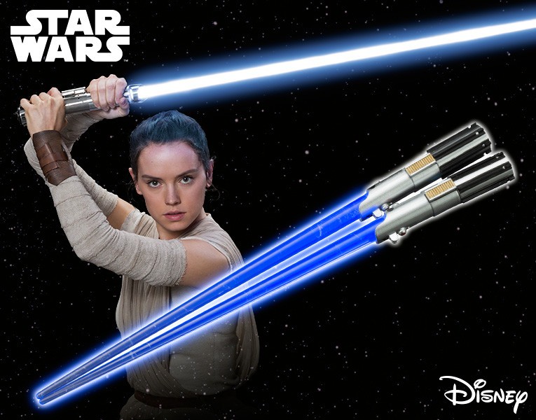「スター・ウォーズ／フォースの覚醒」レイのライトセーバーが光るお箸に！！