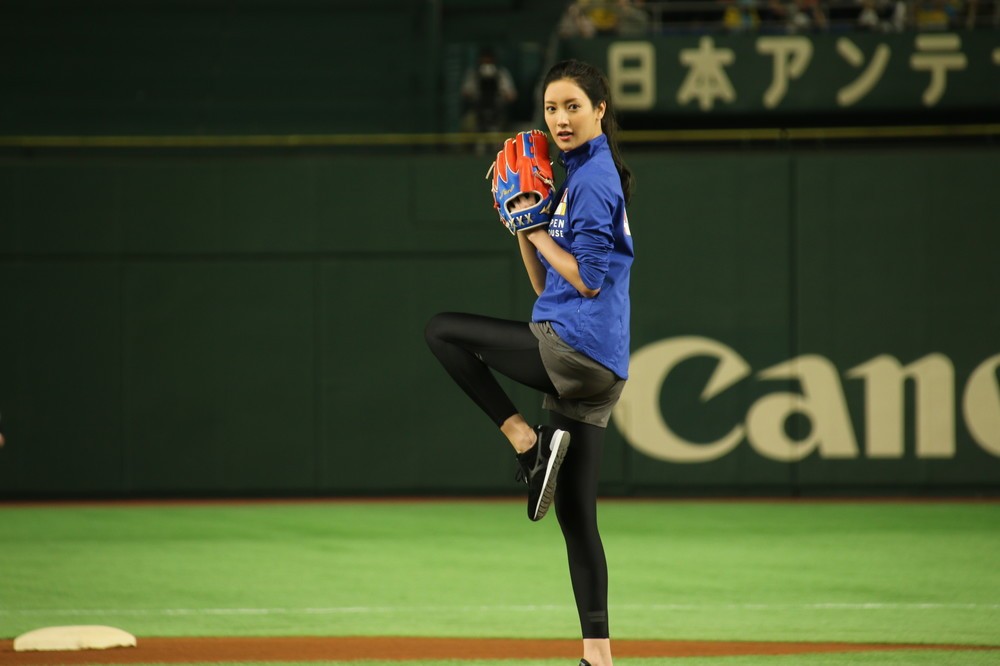 菜々緒、２度目の「ノーバン」披露に観客大興奮！