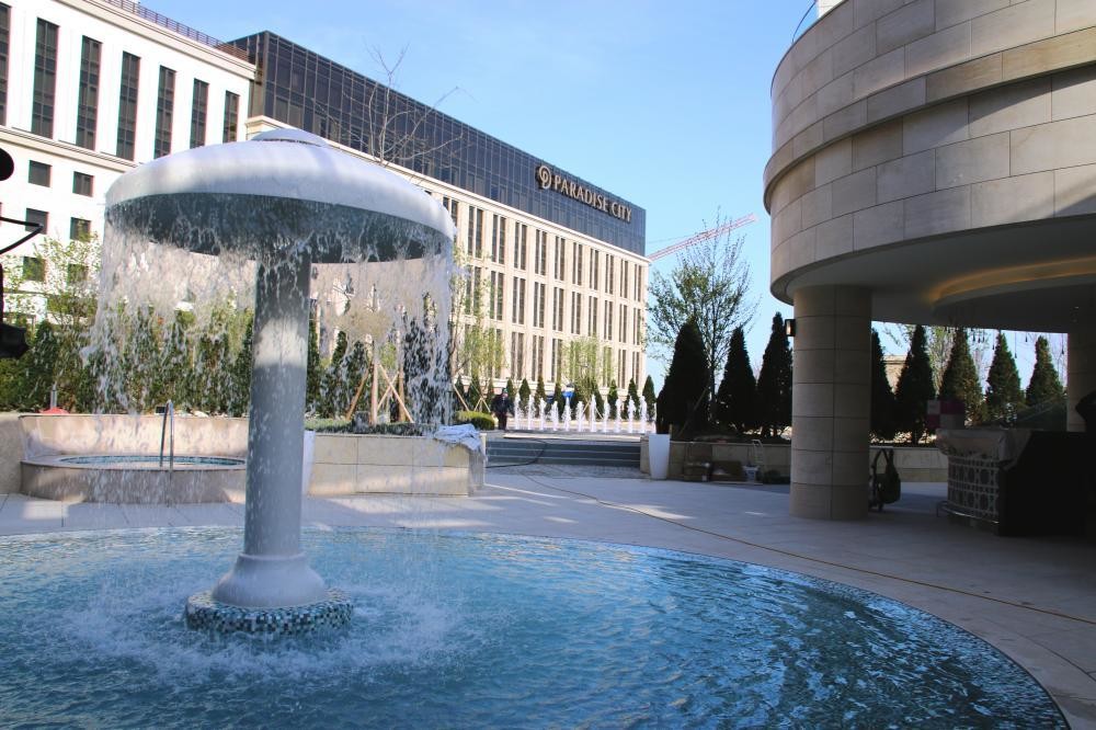 ホテルにはプールも