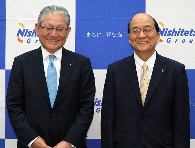 （写真左から）西鉄上席執行役員の藤田浩展事業創造本部長、倉富純男社長