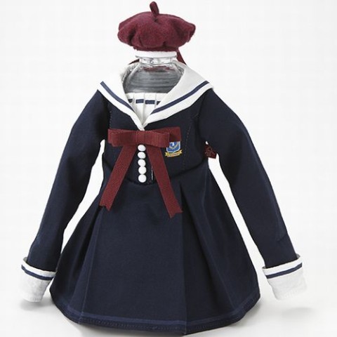 これはけしからん　ペットボトル専用「セーラー服」に妄想がとまらないっ！！