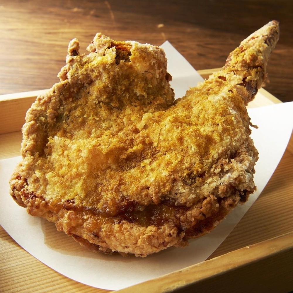 手のひらサイズのスパイシー巨大から揚げ　かまどかで数量限定販売