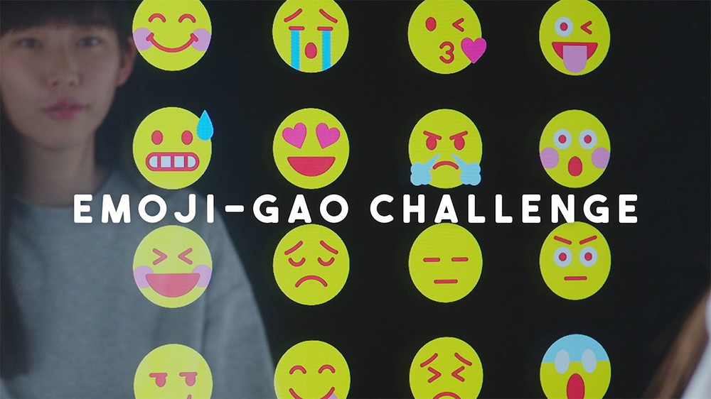 モニター上にはたくさんのアイコンが