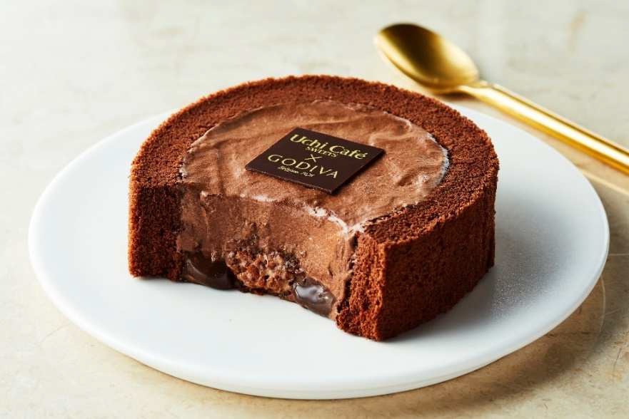 ローソンのロールケーキが「GODIVA」とコラボで最高価格が誕生！　編集部が食べてみると...