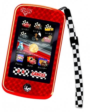 3軸センサー搭載でカーレースを楽しむ　映画「カーズ／クロスロード」コラボのスマホ型トイ
