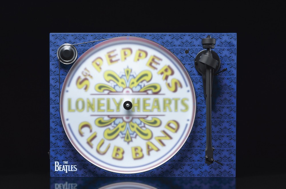 ザ・ビートルズ「サージェント・ペパーズ～」のジャケットみたいなレコードプレーヤー