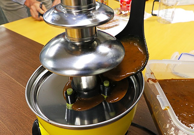 お玉でドバーと投入