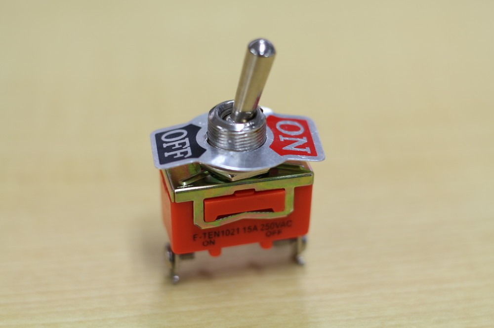 ハンドスピナーの次はこれ！？ 「トグルスイッチ」に中毒者続出